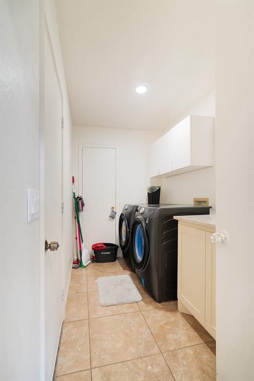 420 39th Street Southeast Paris, TX 75462 - Photo 10 of 25 a utility room with dryer and washer