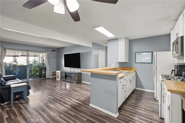 $390,000 | 15220 Ocaso Avenue, Unit H107, La Mirada, CA 90638
