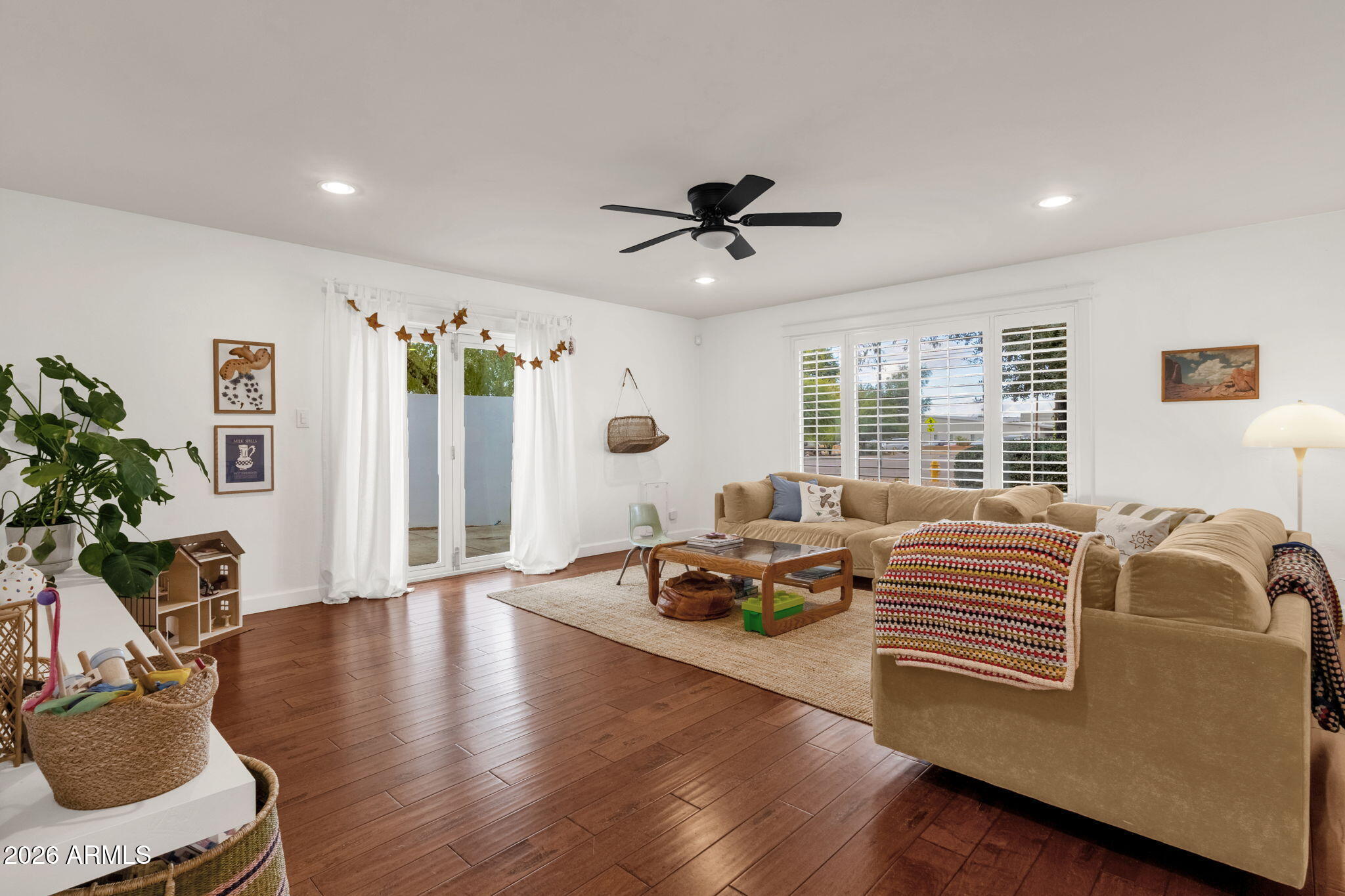 4501 North 30th Place Phoenix, AZ 85016 - Photo 19 of 55 Living Room