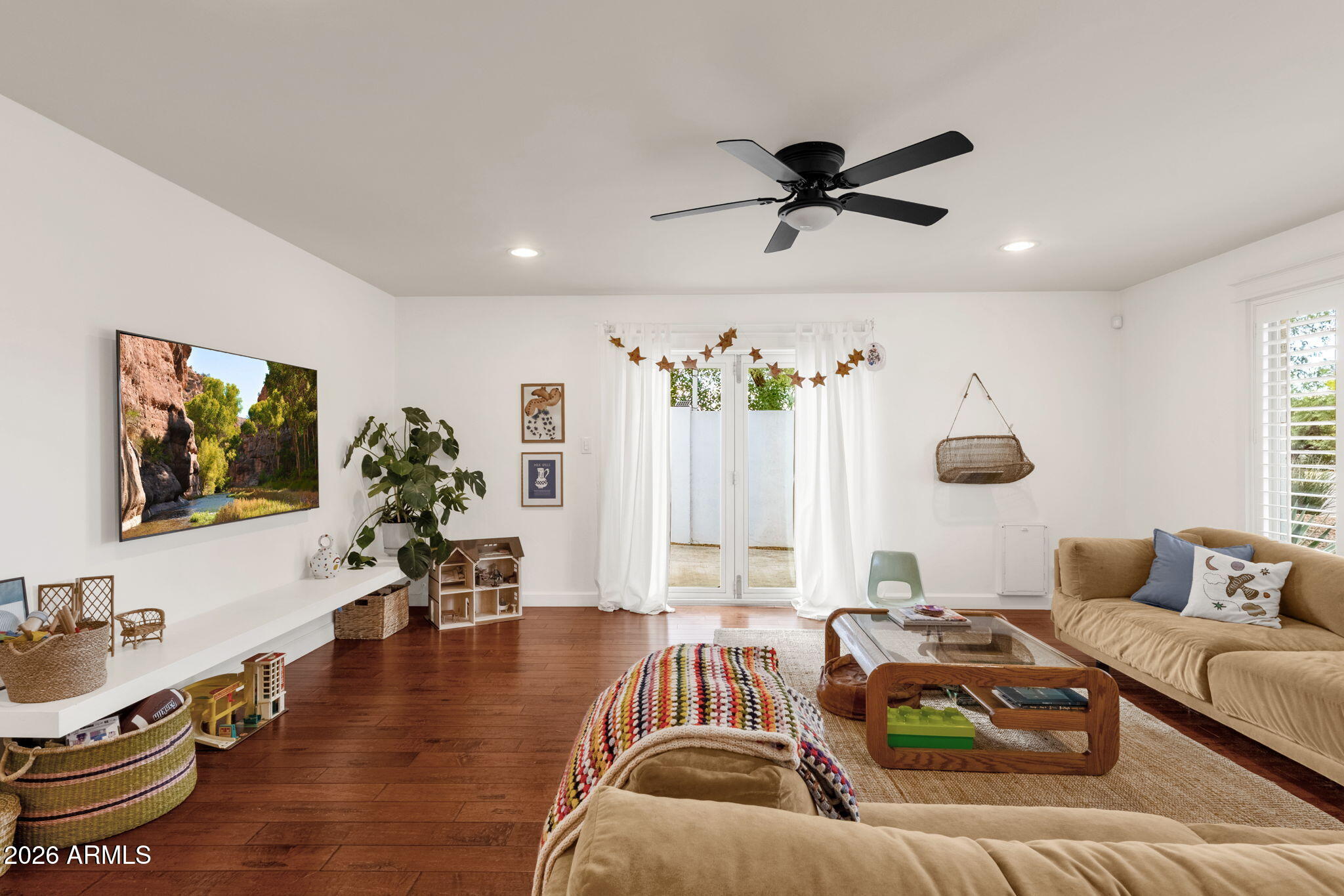 4501 North 30th Place Phoenix, AZ 85016 - Photo 21 of 55 Living Room