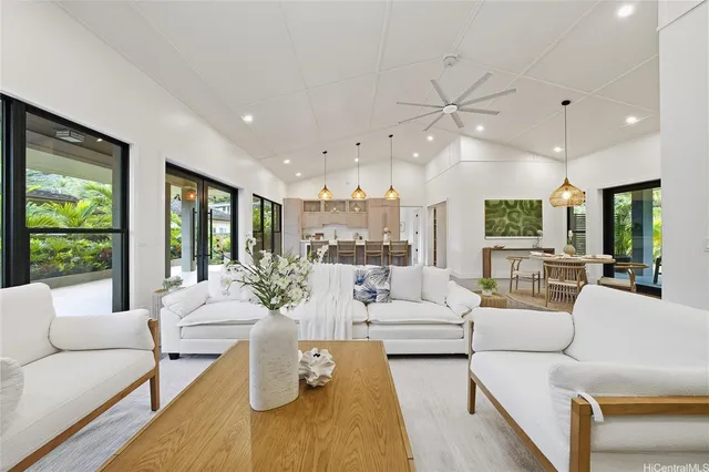 $4,290,000 | 926 Aalapapa Drive, Kailua, HI 96734