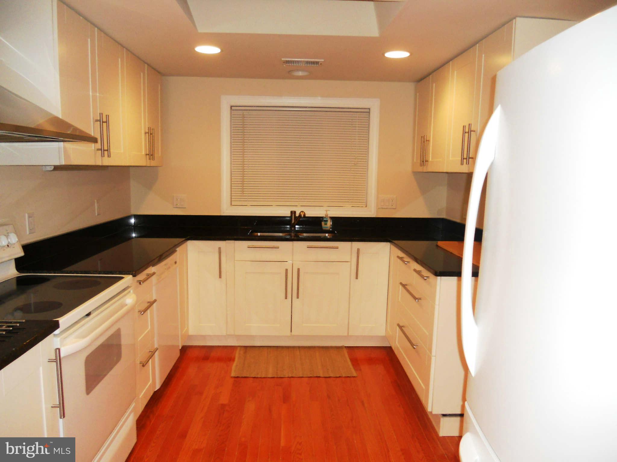 12445 Popes Head Road Clifton, VA 20124 - Photo 2 of 29 Kitchen