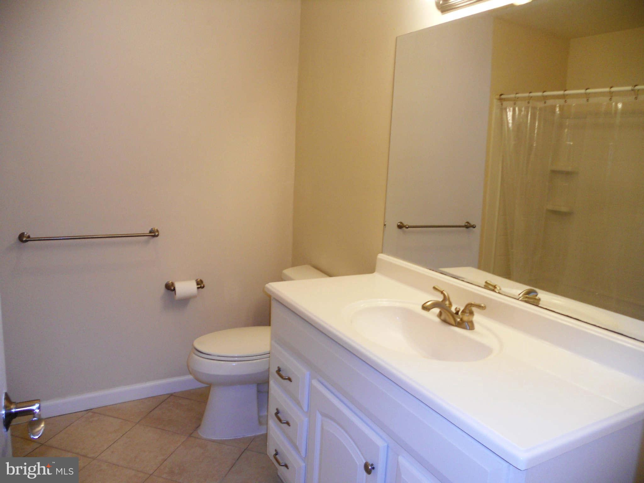 12445 Popes Head Road Clifton, VA 20124 - Photo 14 of 29 Bath