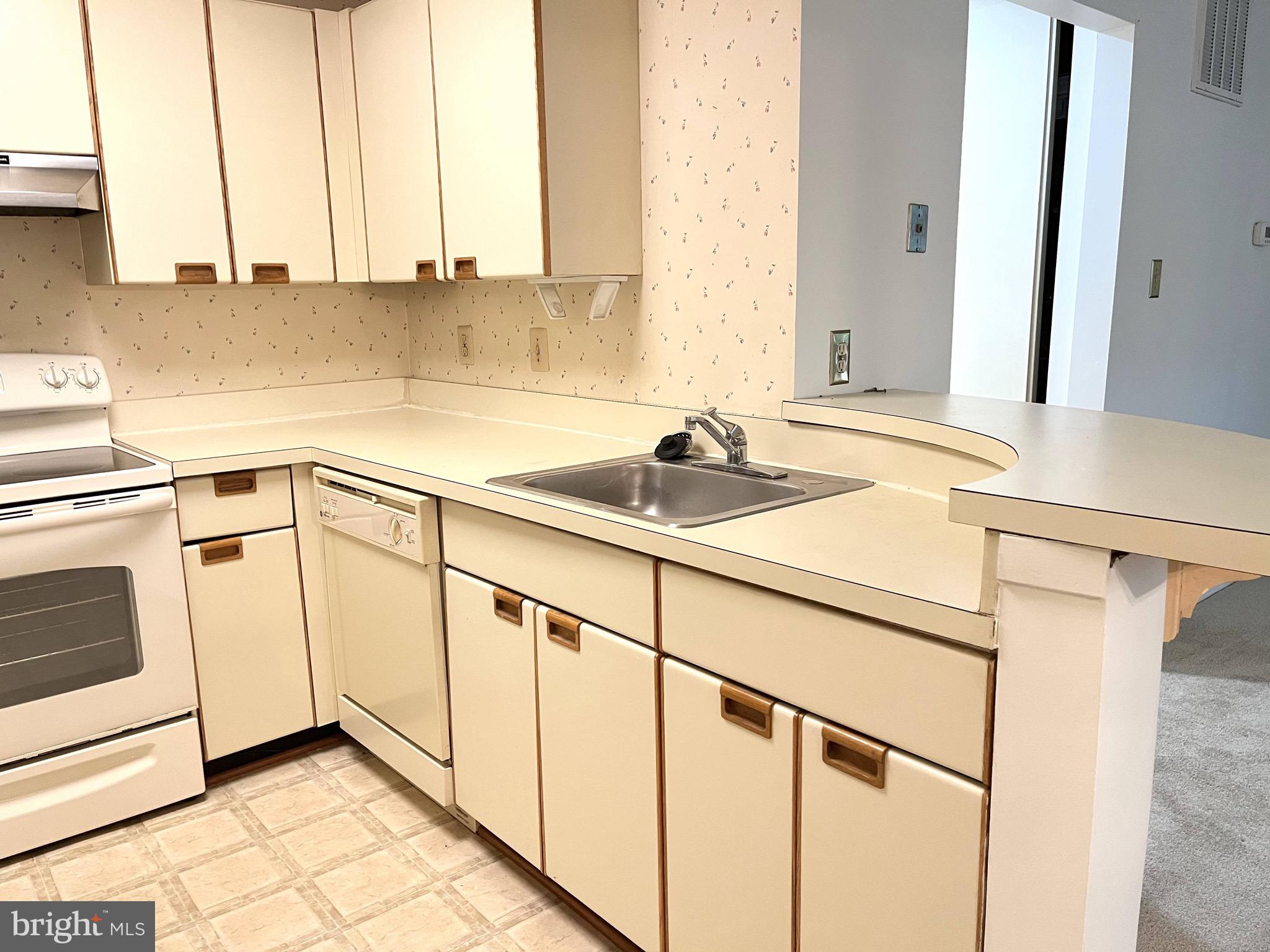 1934 A Villaridge Reston, VA 20191 - Photo 8 of 13