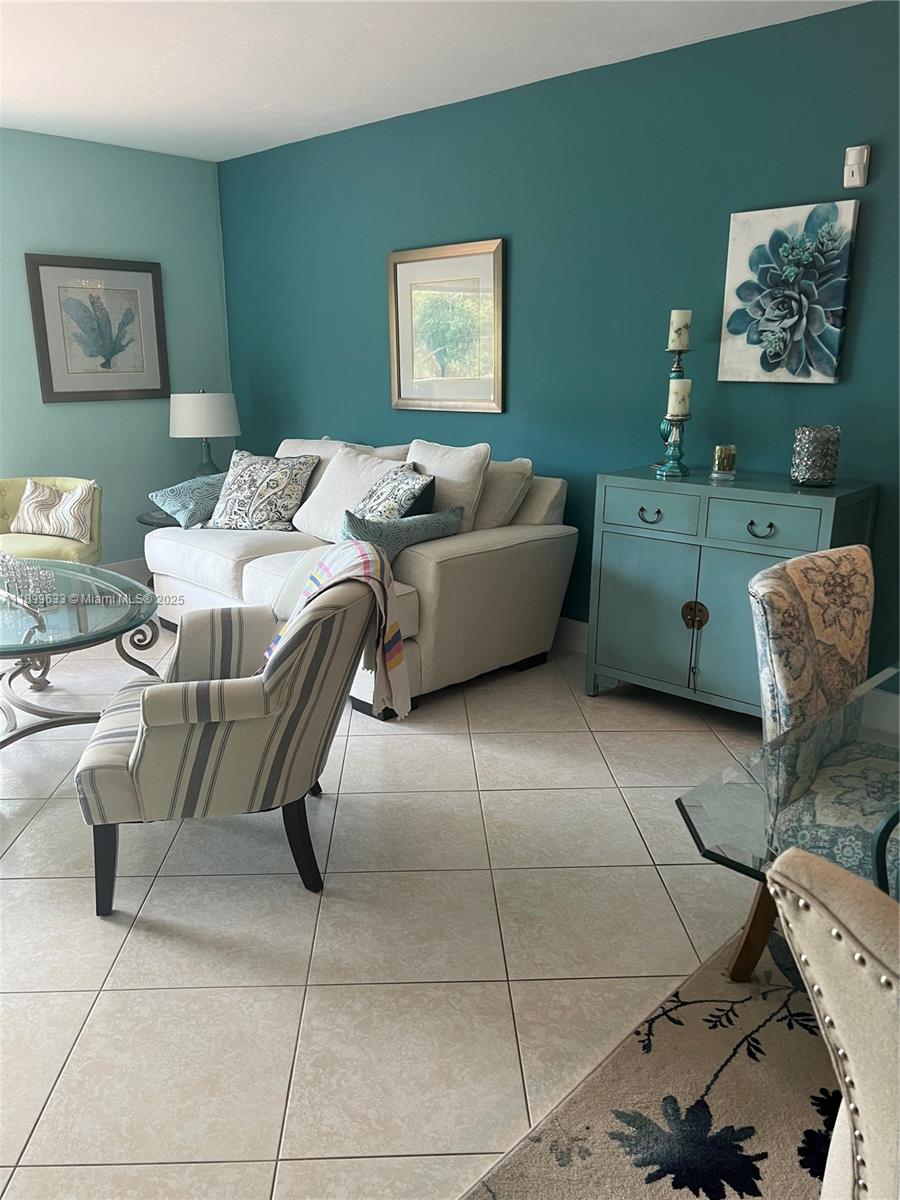 8335 Southwest 72nd Avenue, Unit 212D Miami, FL 33143 - Photo 2 of 31 a living room with furniture and a couch