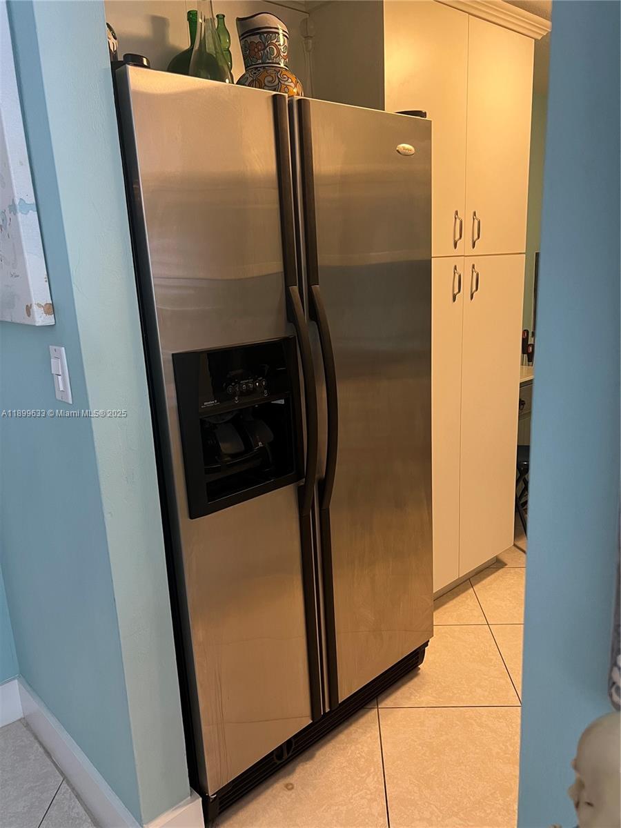 8335 Southwest 72nd Avenue, Unit 212D Miami, FL 33143 - Photo 9 of 31 a close view of cabinet