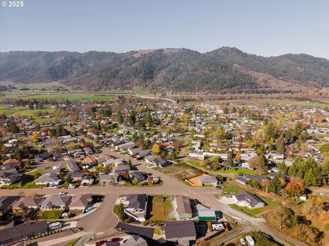 $59,900 | 411 Clark Street, Myrtle Creek, OR 97457