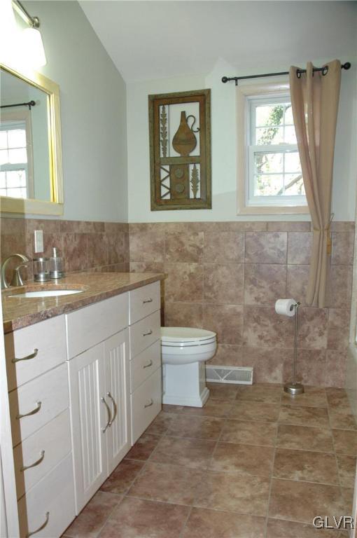 1746 High Ridge Road Bethlehem, PA 18015 - Photo 18 of 20 Gallery Image 18