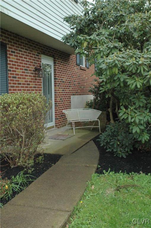 1746 High Ridge Road Bethlehem, PA 18015 - Photo 2 of 20 Gallery Image 2