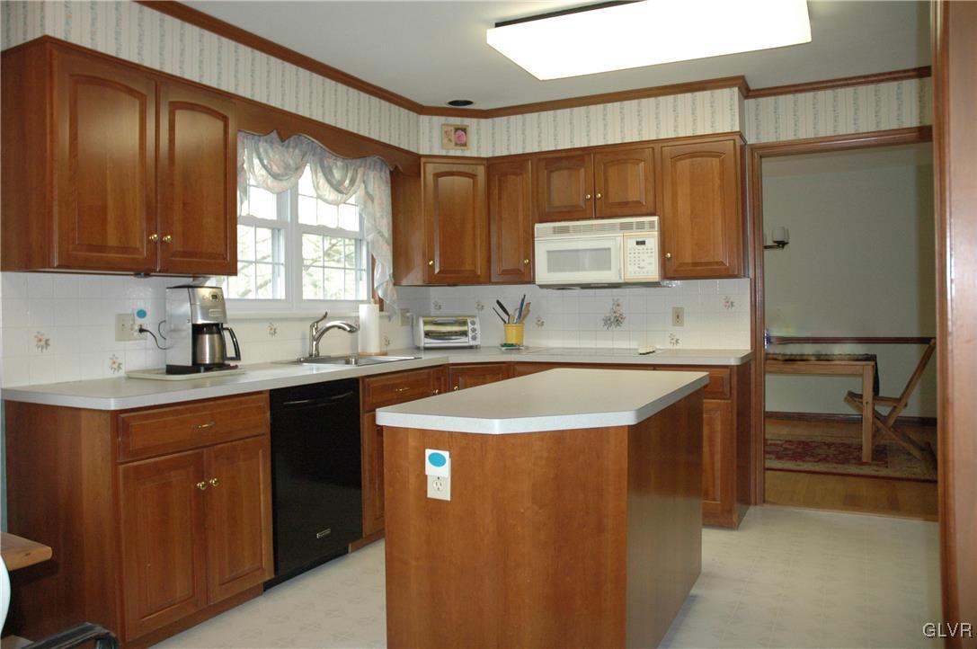 1746 High Ridge Road Bethlehem, PA 18015 - Photo 8 of 20 Gallery Image 8