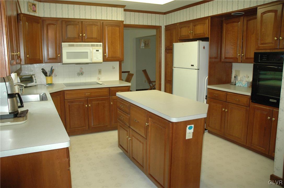 1746 High Ridge Road Bethlehem, PA 18015 - Photo 9 of 20 Gallery Image 9