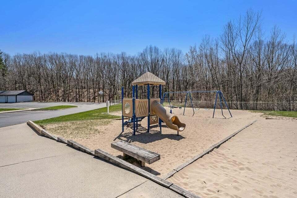 18372 North Ridge Court, Unit 4 Spring Lake, MI 49456 - Photo 34 of 40 20230601170637579323000000-o
