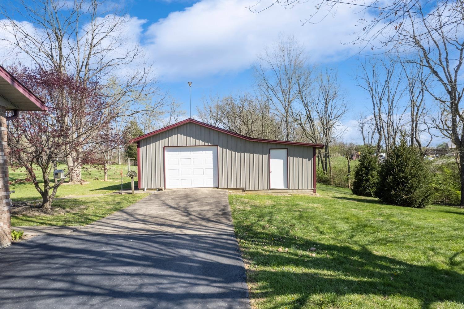 9194 Day Hill-Arnheim Road Georgetown, OH 45121 - Photo 3 of 29