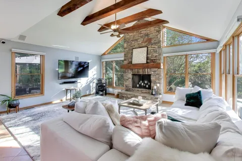 $749,900 | 845 Saugatuck Trail, Vernon Hills, IL 60061