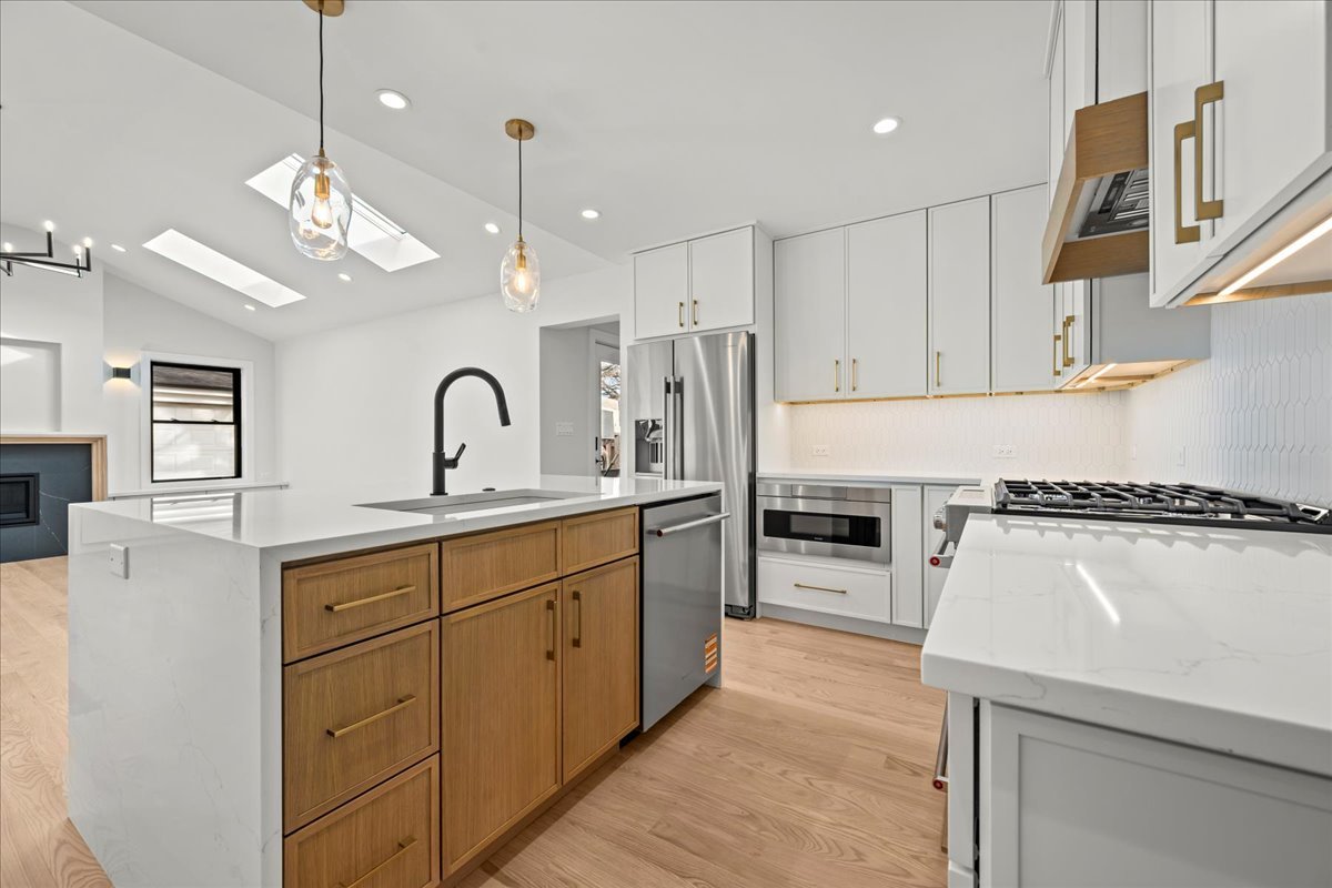 1207 Hoffman Avenue Park Ridge, IL 60068 - Photo 2 of 21