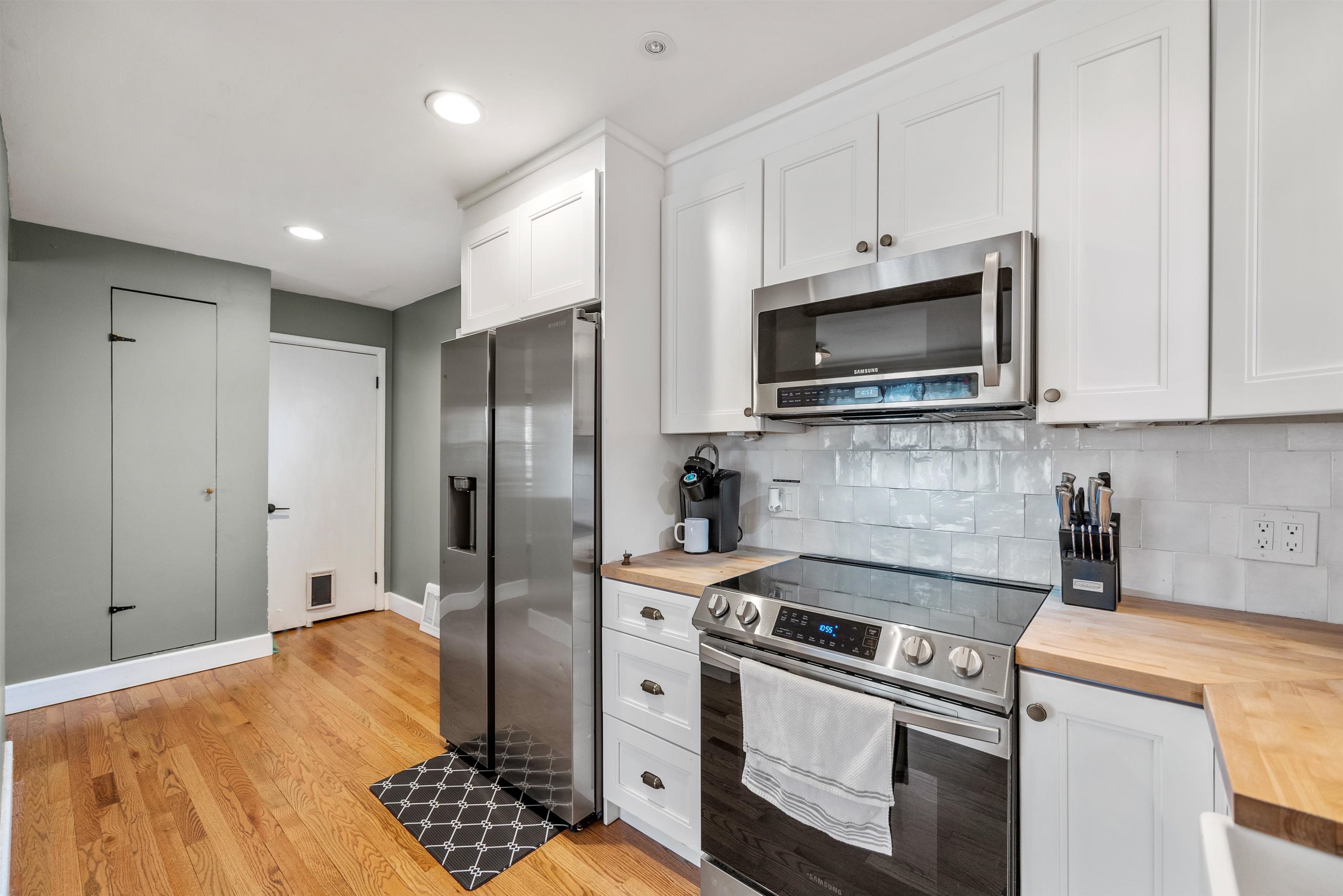 2209 Hampton Road Grosse Pointe, MI 48236 - Photo 11 of 29 50134589-7aa75401-3078-4ddc-b335-2aaac1cf6176.JPG