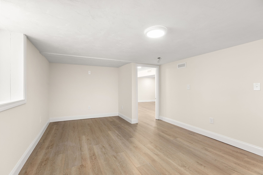 18 Palisades Street Worcester, MA 01604 - Photo 11 of 23