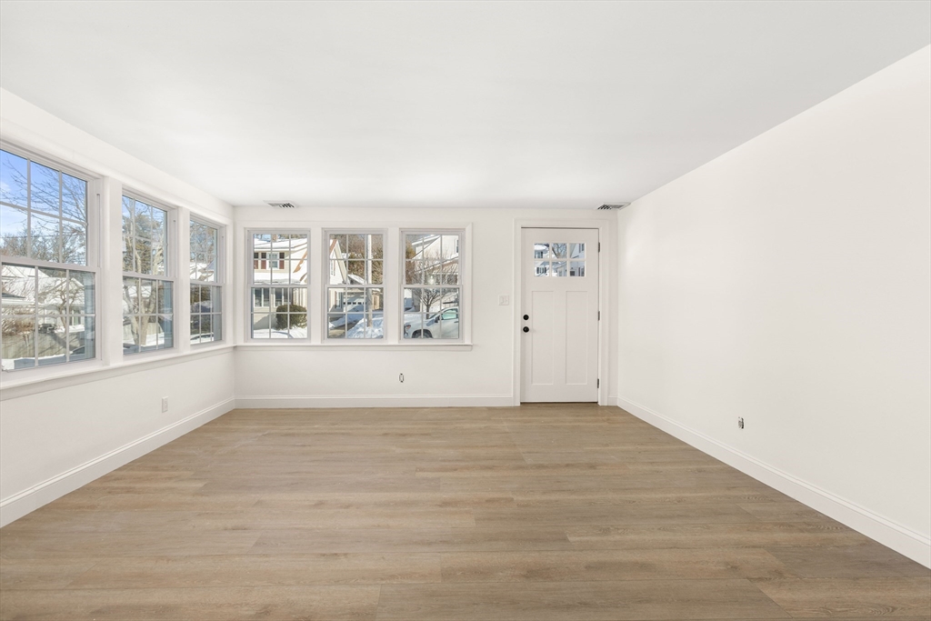 18 Palisades Street Worcester, MA 01604 - Photo 3 of 23