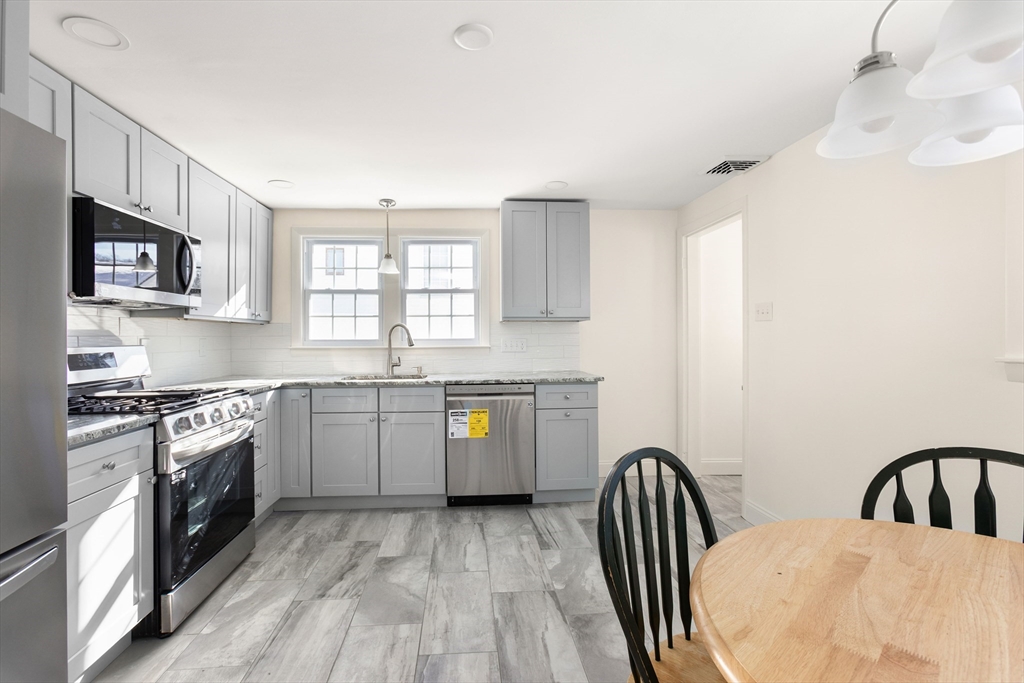 18 Palisades Street Worcester, MA 01604 - Photo 4 of 23