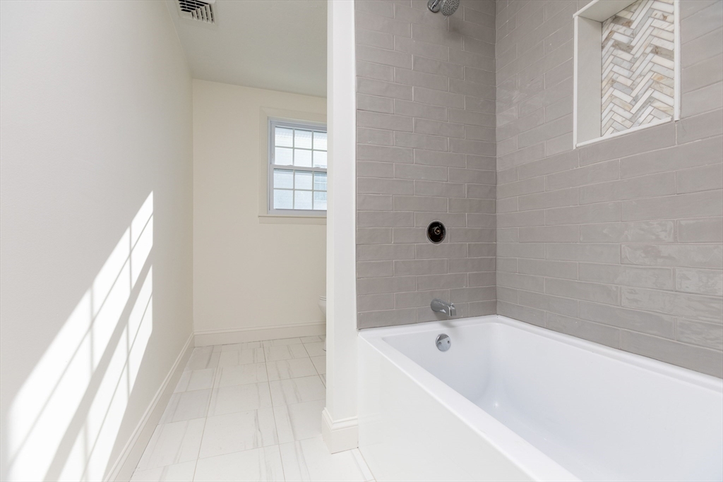 18 Palisades Street Worcester, MA 01604 - Photo 7 of 23