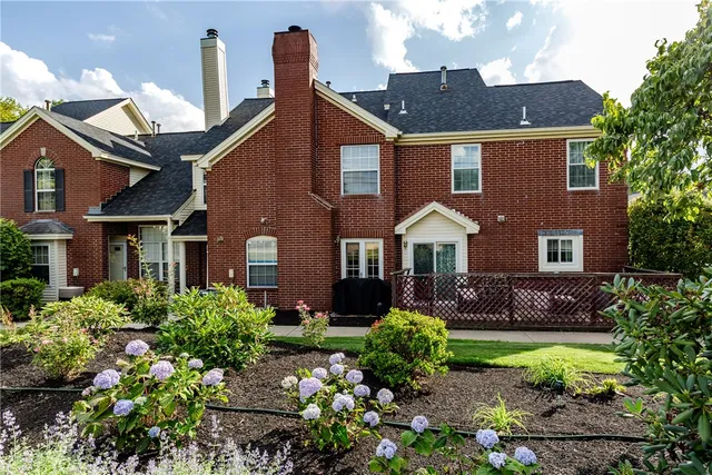 $299,900 | 626 Smithfield Road, Unit 1105, North Providence, RI 02904