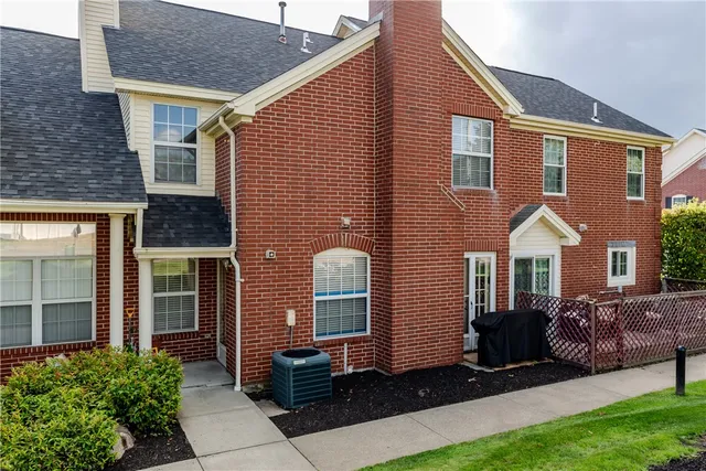 $299,900 | 626 Smithfield Road, Unit 1105, North Providence, RI 02904