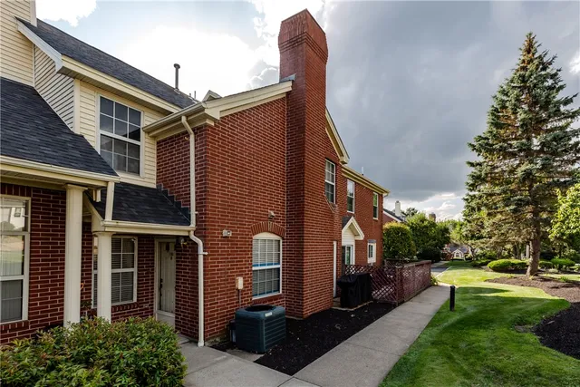 $299,900 | 626 Smithfield Road, Unit 1105, North Providence, RI 02904