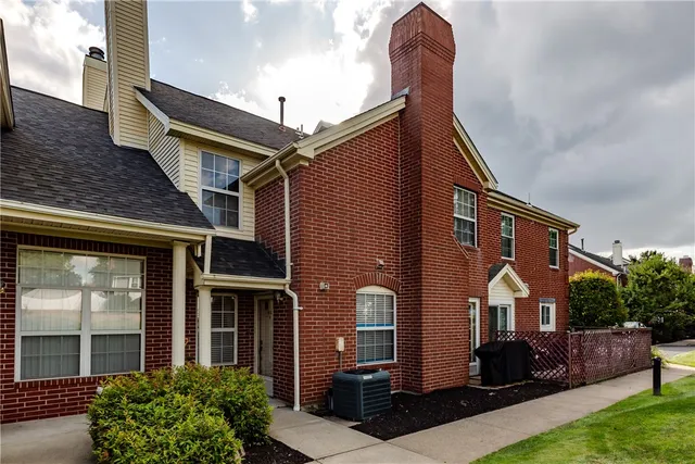 $299,900 | 626 Smithfield Road, Unit 1105, North Providence, RI 02904