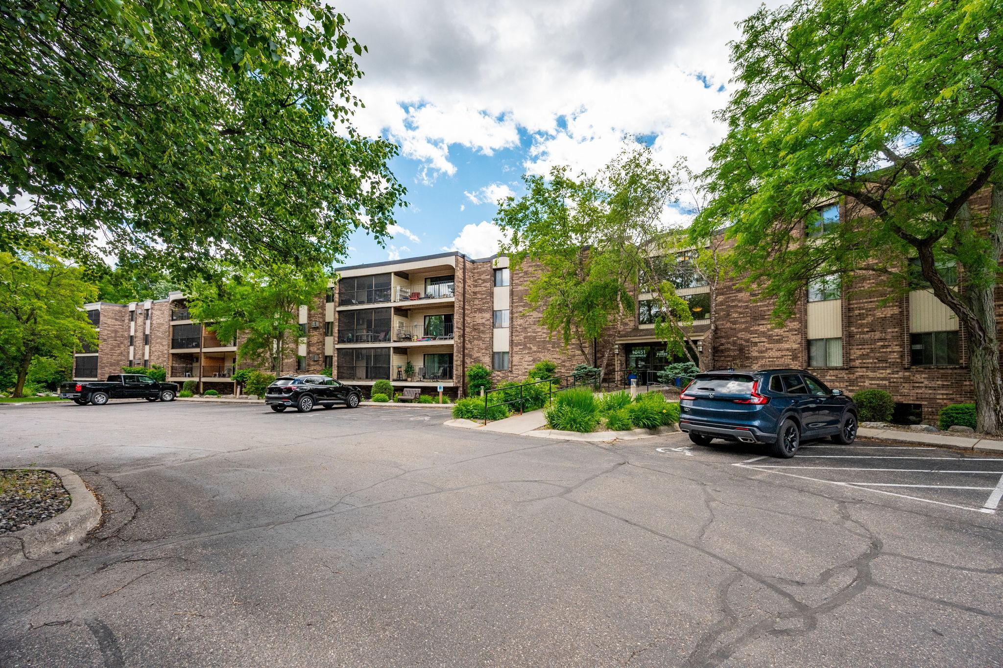 10451 Greenbrier Road, Unit 318 Minnetonka, MN 55305 - Photo 23 of 27