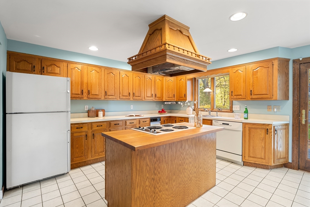 14 Eugene Road Burlington, MA 01803 - Photo 9 of 33 Gallery Image 9