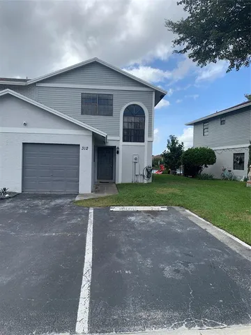 $3,200 | 312 Northwest 106th Terrace, Unit 312, Pembroke Pines, FL 33026