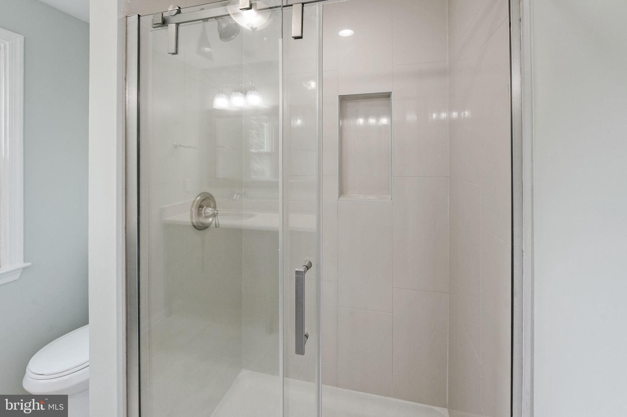 7638 Trail Run Road Falls Church, VA 22042 - Photo 24 of 43 Primary Bath w/Walk-in shower