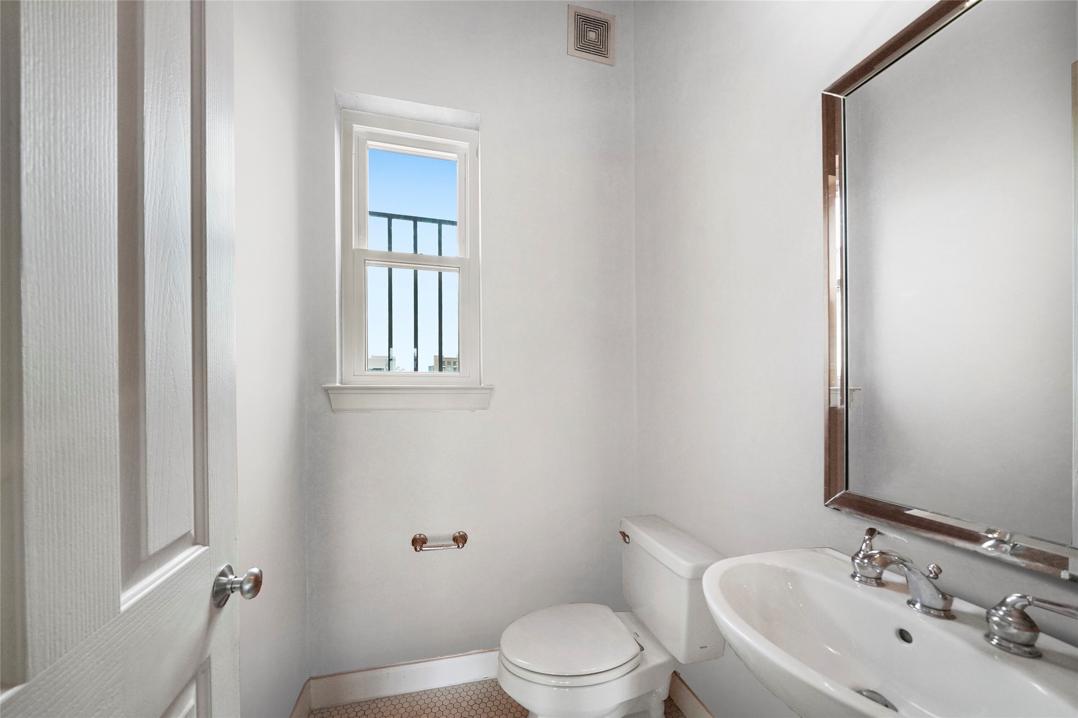 1514 Stanford Street Houston, TX 77019 - Photo 20 of 34 a bathroom with a sink toilet and shower