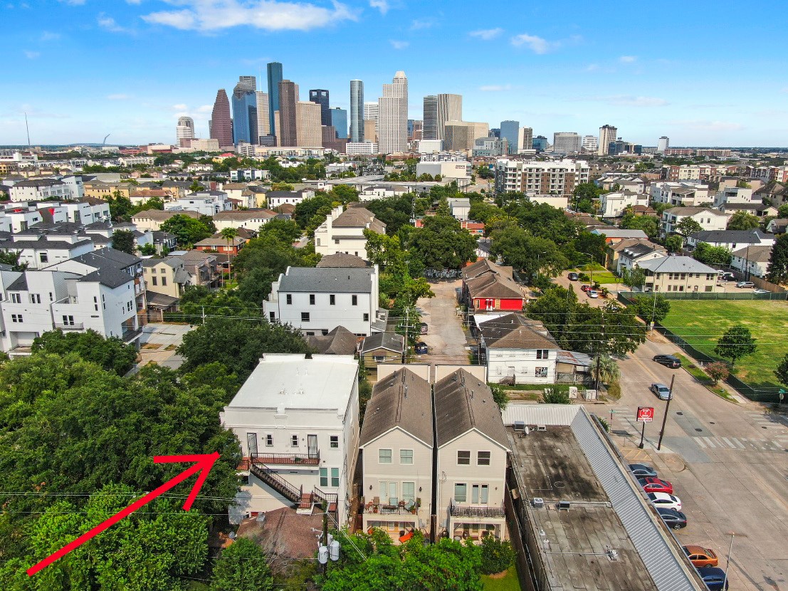 1514 Stanford Street Houston, TX 77019 - Photo 2 of 34 a picture of city view