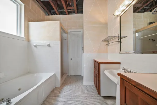 $3,195 | 1514 Stanford Street, Houston, TX 77019