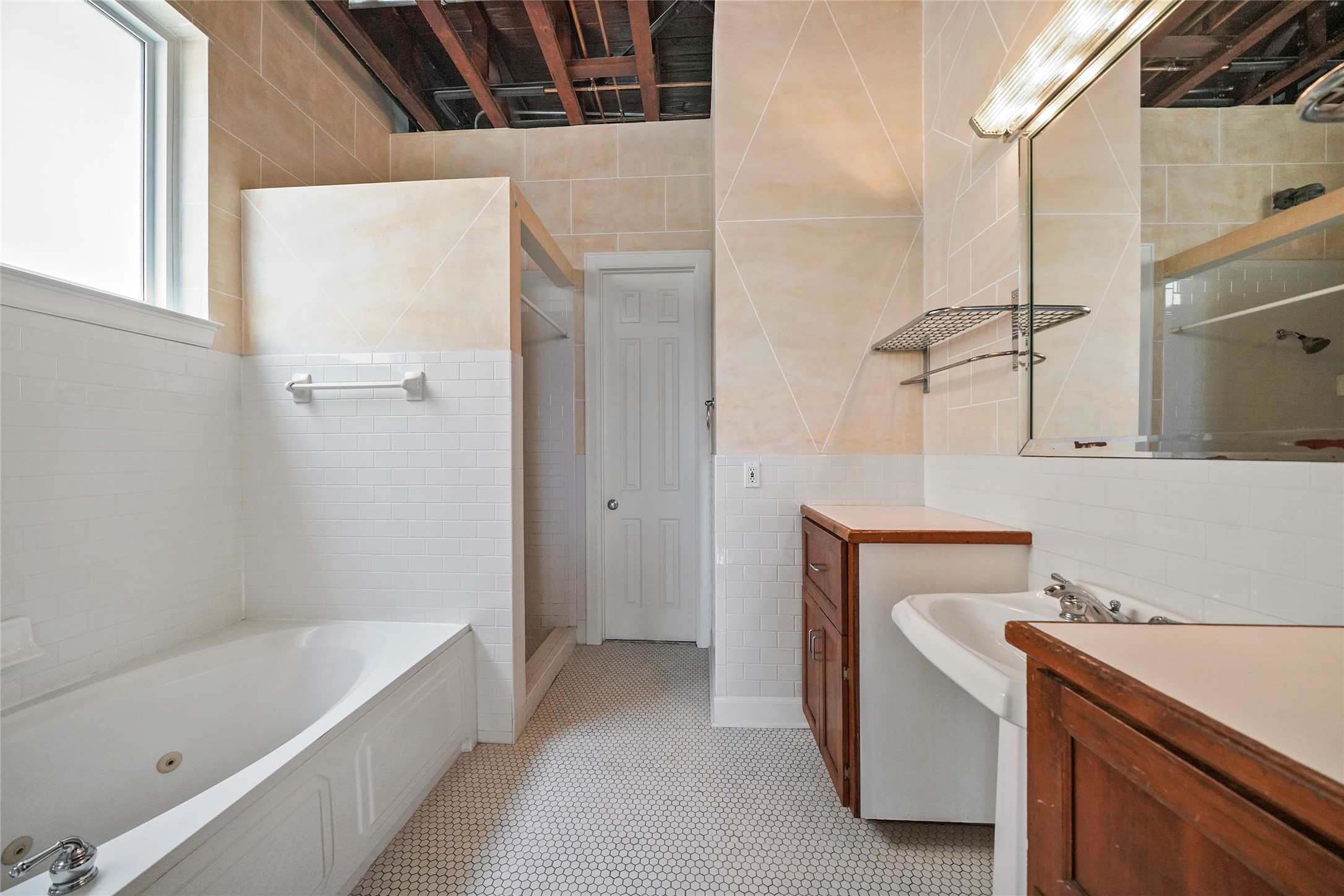 1514 Stanford Street Houston, TX 77019 - Photo 25 of 34 a bathroom with a bathtub and a shower