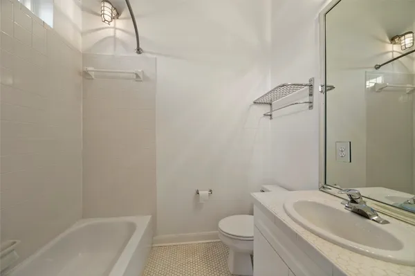 $3,195 | 1514 Stanford Street, Houston, TX 77019