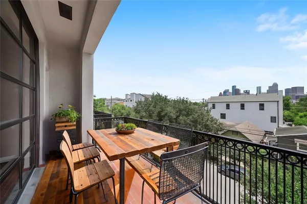$3,195 | 1514 Stanford Street, Houston, TX 77019