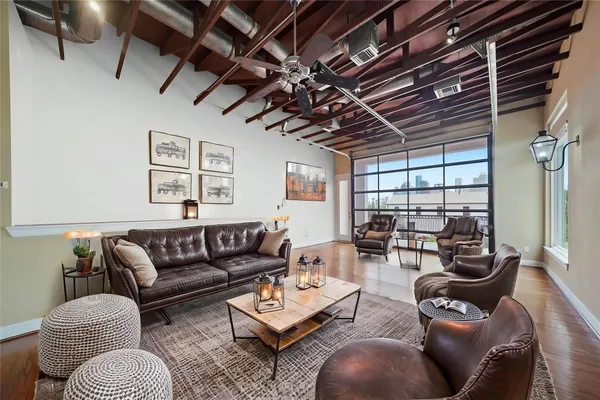 $3,195 | 1514 Stanford Street, Houston, TX 77019