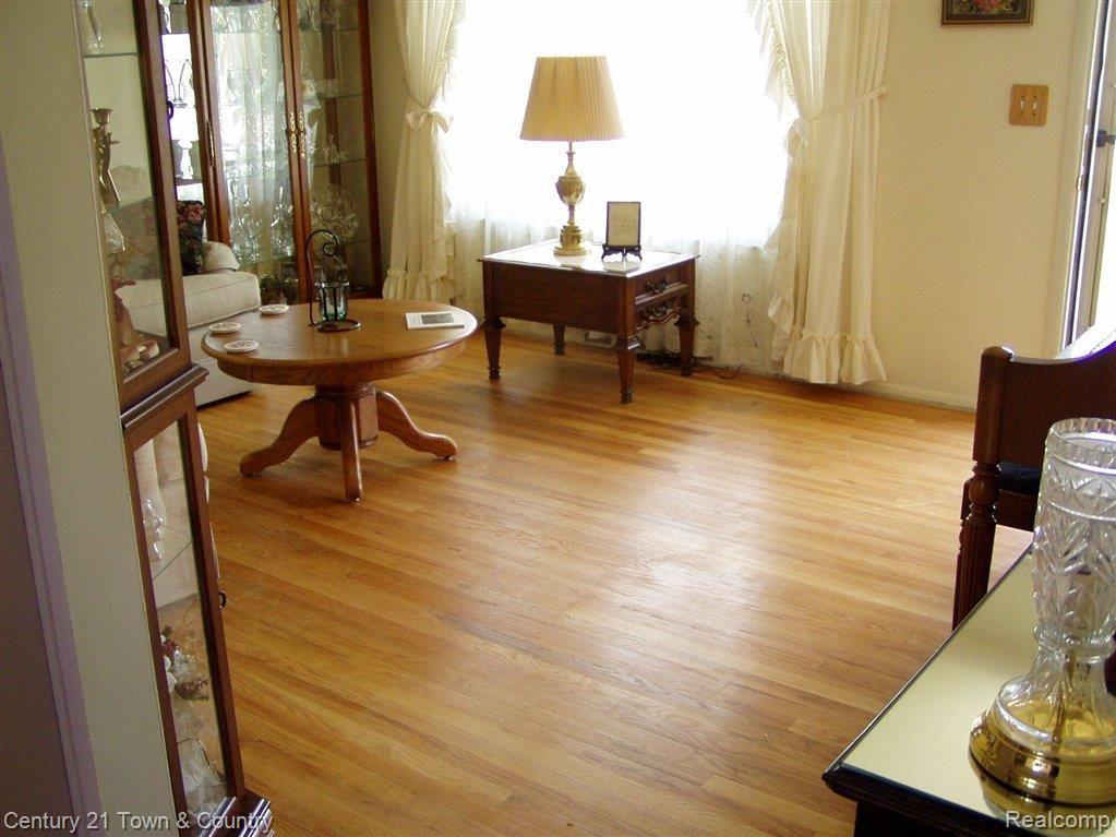1943 Common Road Warren, MI 48092 - Photo 3 of 25 P1011391.JPG