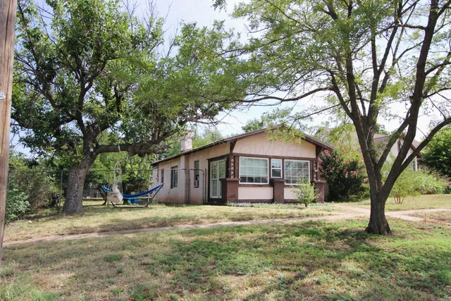 $65,000 | 810 North Wall Street, Shamrock, TX 79079