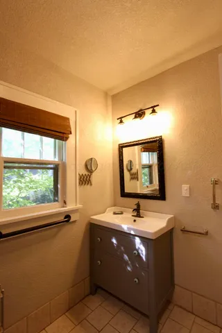 $65,000 | 810 North Wall Street, Shamrock, TX 79079