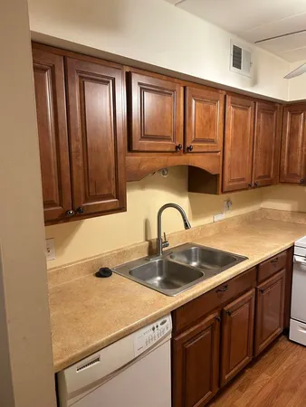 $89,900 | 3235 South Manor Drive, Unit 104, Lansing, IL 60438