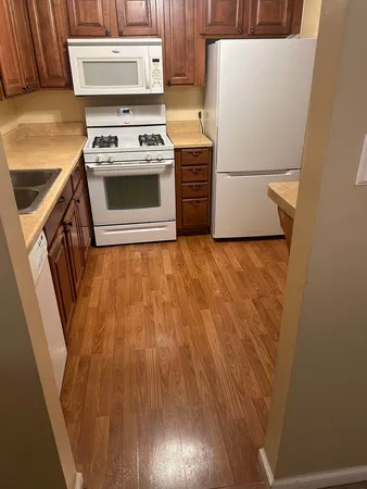 $89,900 | 3235 South Manor Drive, Unit 104, Lansing, IL 60438