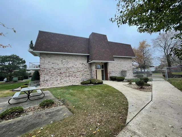 $100,000 | 3235 South Manor Drive, Unit 104, Lansing, IL 60438