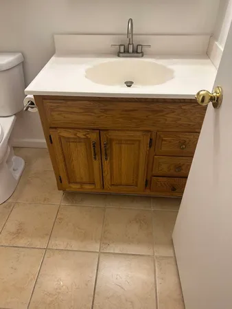 $89,900 | 3235 South Manor Drive, Unit 104, Lansing, IL 60438