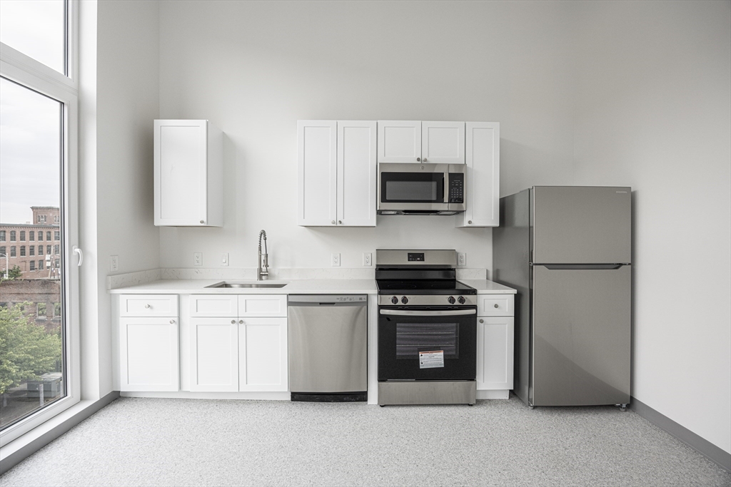 80 Middlesex Street, Unit 304 Lowell, MA 01852 - Photo 3 of 22