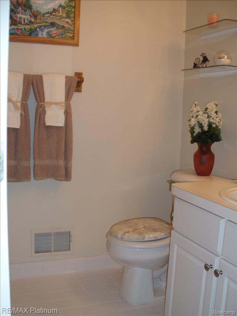 2648 Ravineside South Howell, MI 48843 - Photo 14 of 15 ravineside half bath