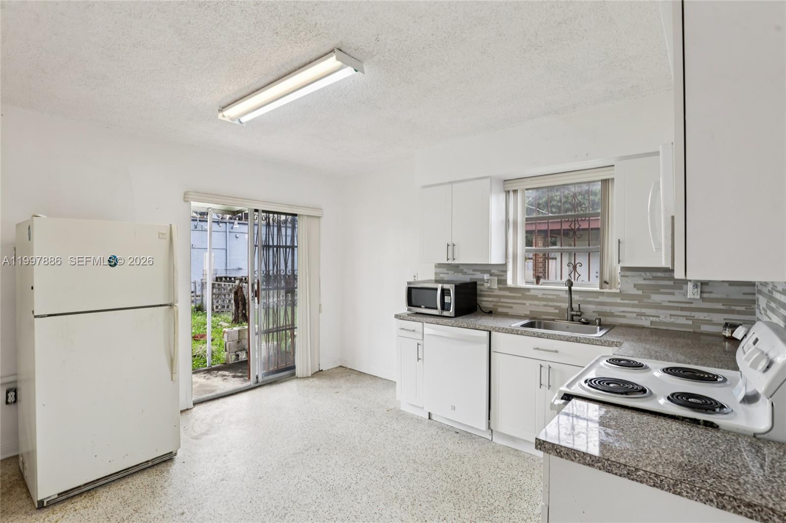 4756 Southwest 7th Street Miami, FL 33134 - Photo 9 of 25