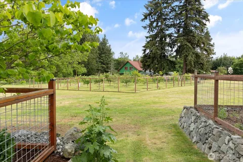 $2,750,000 | 4764 Black Walnut Terrace, Clinton, WA 98236
